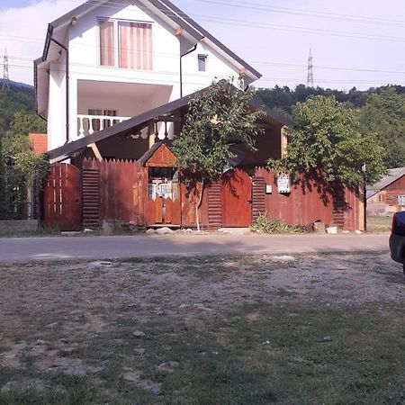 Pensiunea Denisa Căpăţîneni-Ungureni Bagian luar foto